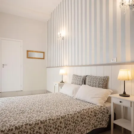 Bed & Breakfast Dei Decumani 3*