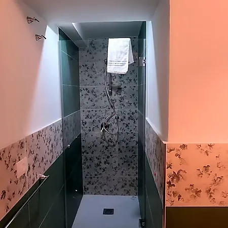 데이 데쿠마니 B&B 3*
